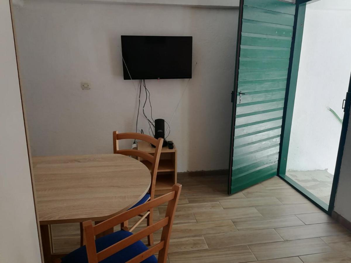 Apartman Milica Golubic  Bagian luar foto