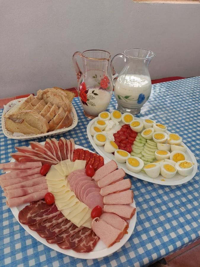 Apartman Milica Golubic  Bagian luar foto
